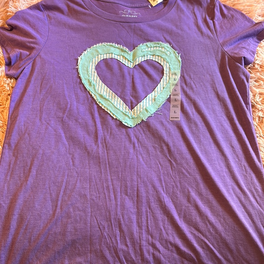 Old navy Women’s purple T-Shirt with Blue heart.